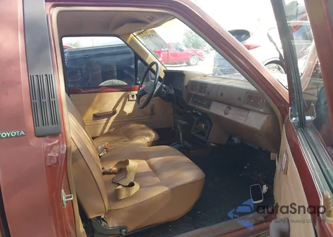 1985 Toyota Pickup 1/2 Ton Rn55 из США, поврежденный, VIN JT4RN55R2F0145546